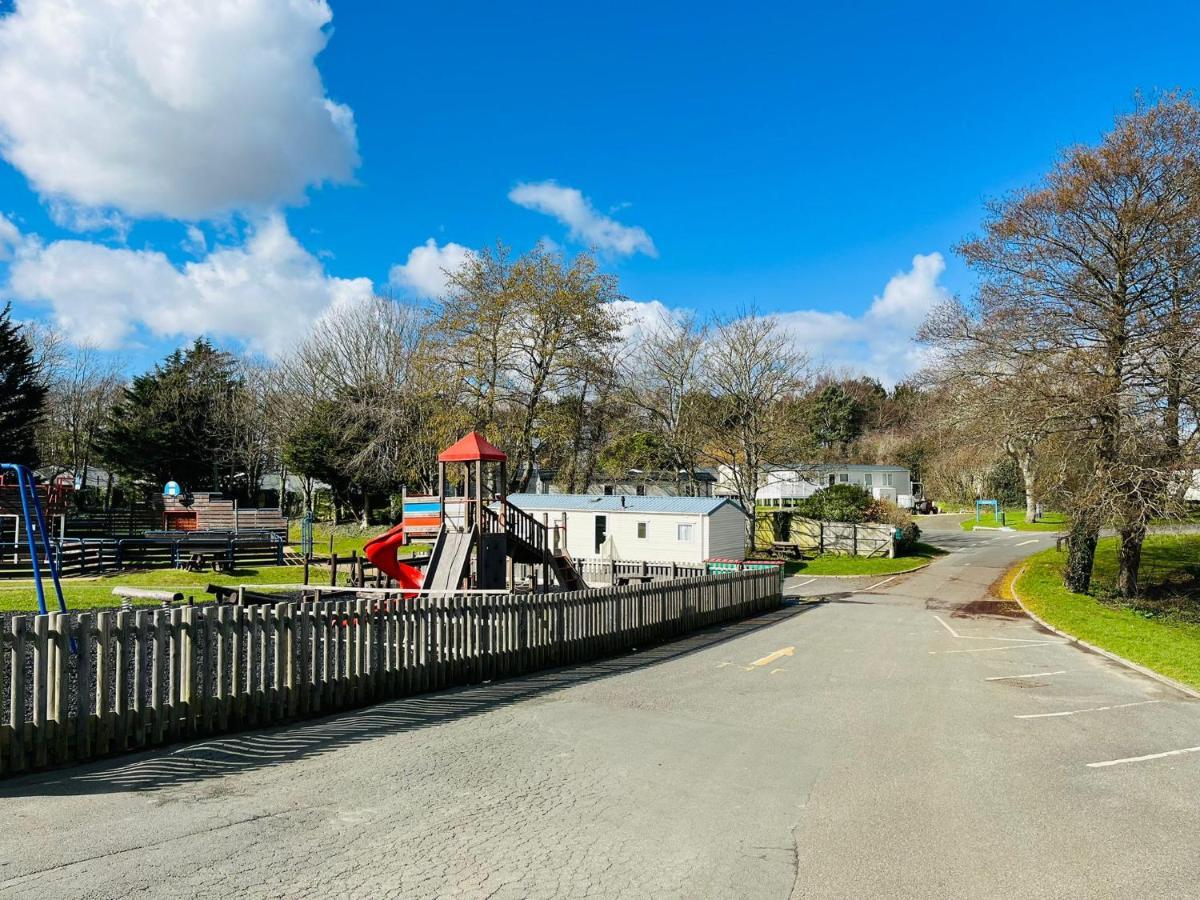 Roslyn At Lower Hyde Park, Isle Of Wight